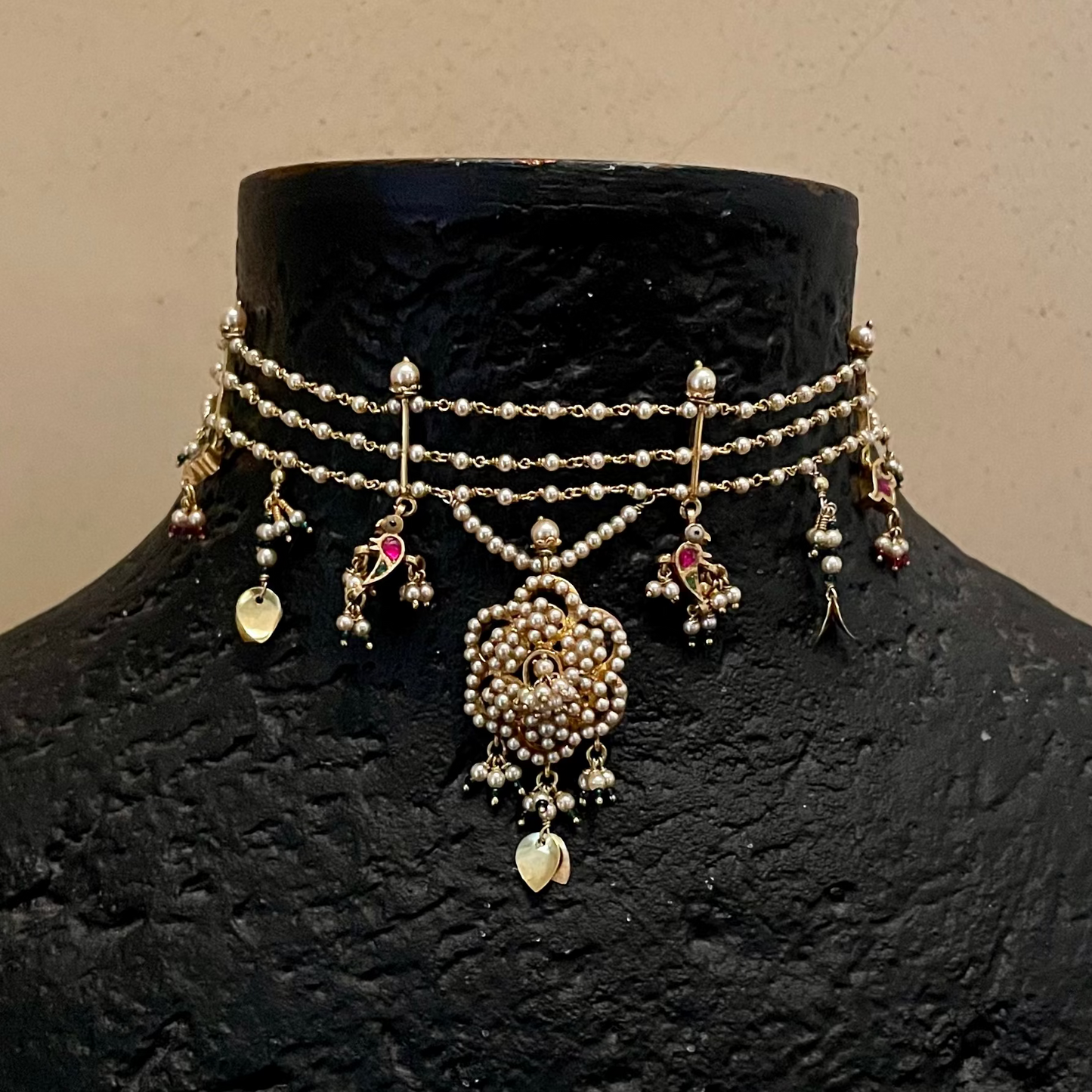Shahi Choker