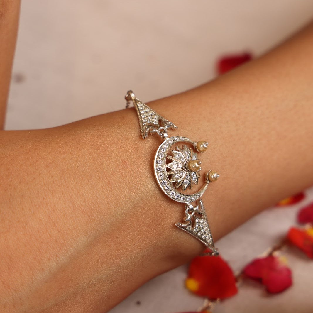 CHANDRIKA BRACELET