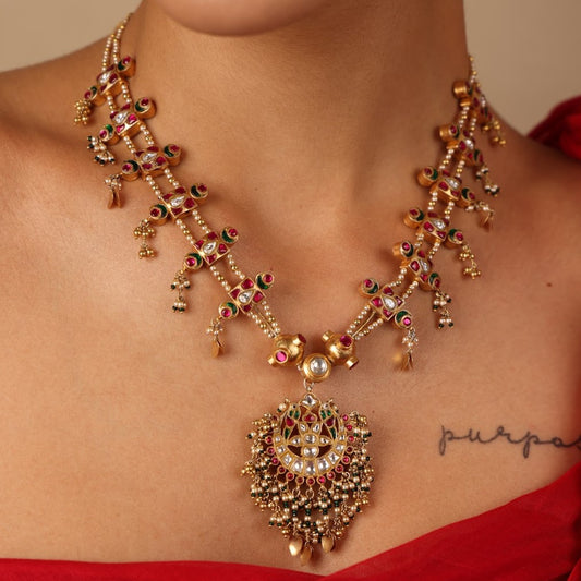 NIHA CHOKER BIG
