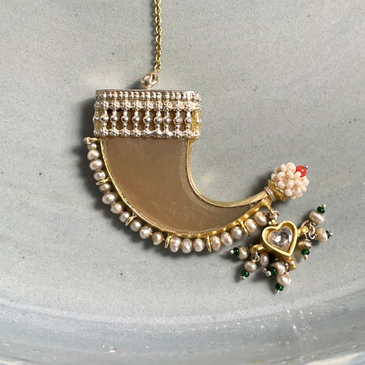 Namur Chain (with white flower)