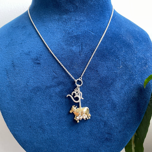 Aanshi Chain (with Om)