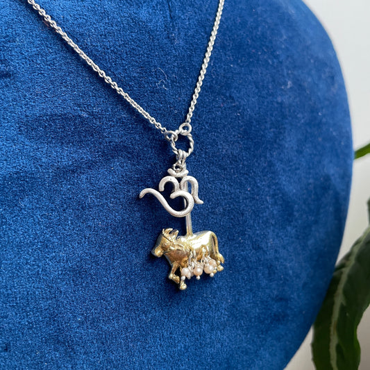 Aanshi Chain (with Om)