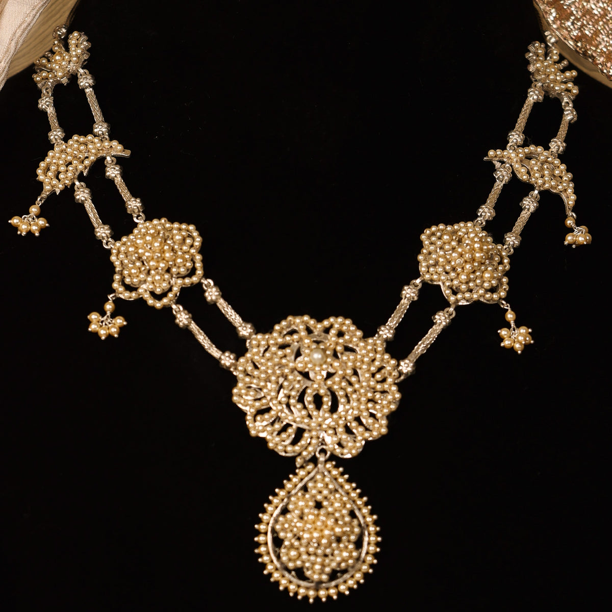 ARAVI NECKLACE