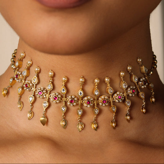 Mughal choker