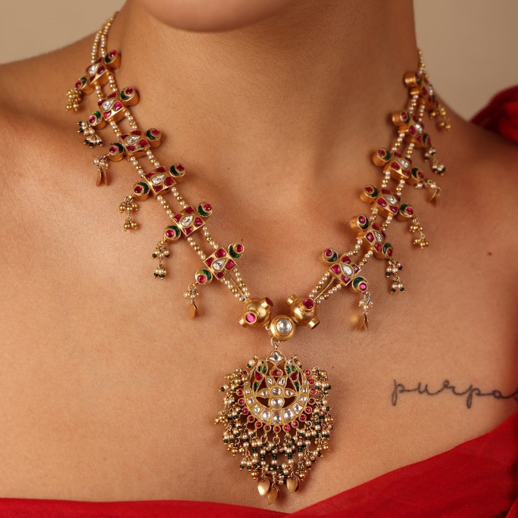 NIHA CHOKER BIG