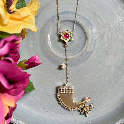 Namur Chain (with white flower)