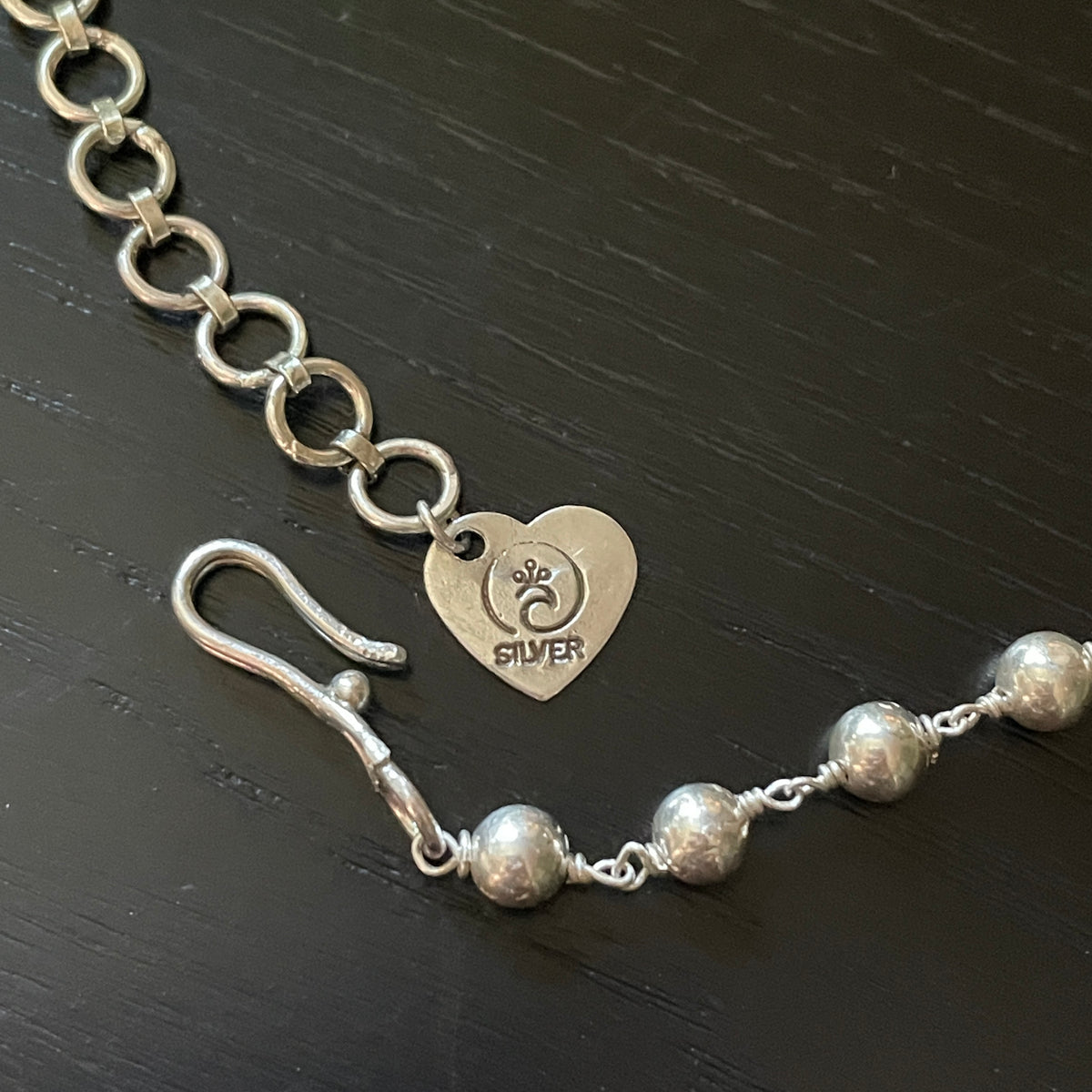 Ahilya Choker