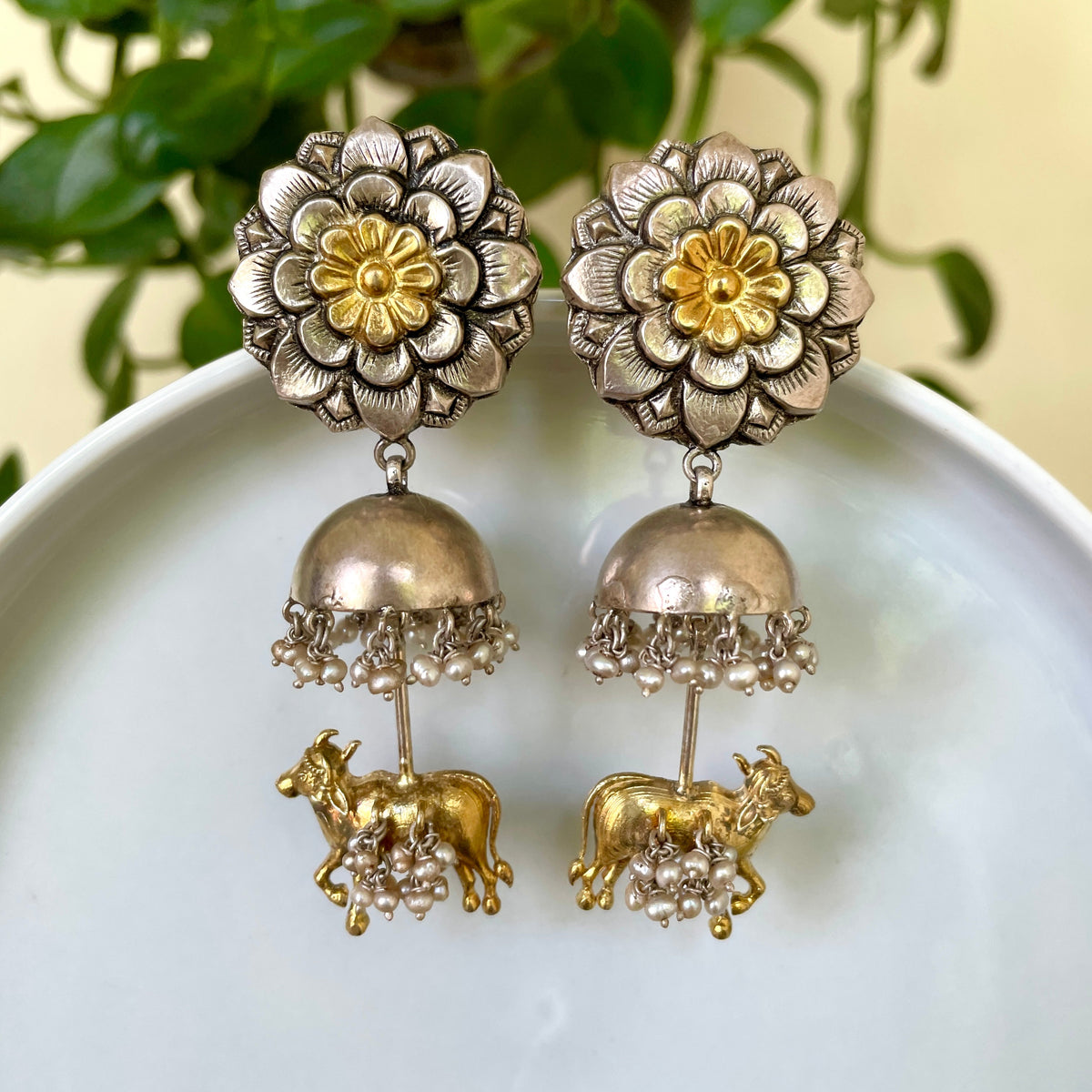 Parna Earrings (Center Circle Gold Polish)