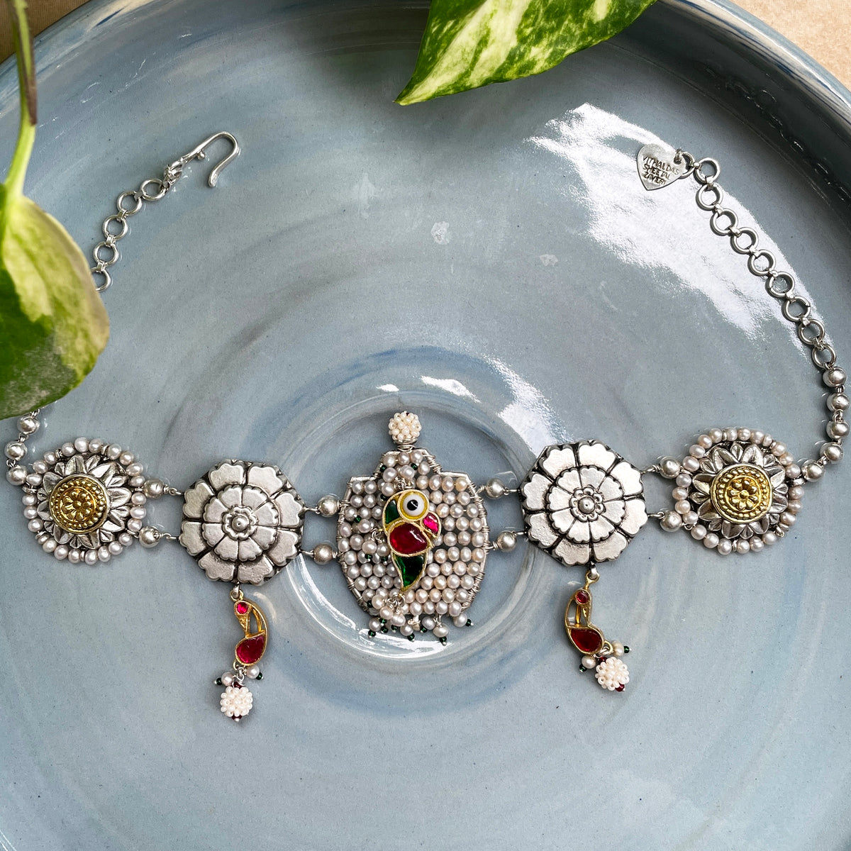 Avira Choker - small