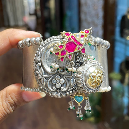 Sanat Cuff