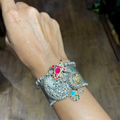 Sanat Cuff