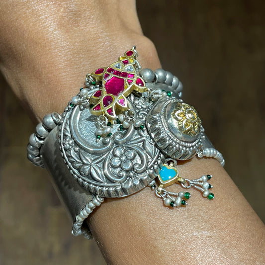 Sanat Cuff